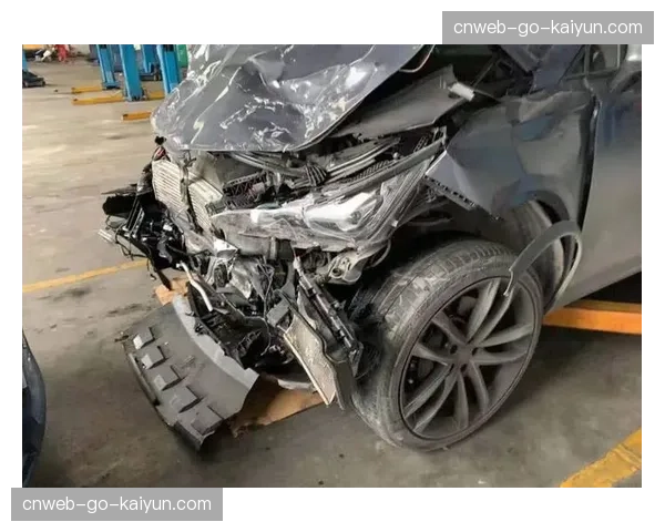 赛前适应性训练发生碰撞，两名车手受轻伤但确认可出战